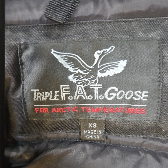 TRIPLE FAT GOOSE Black Vest with COYOTE Fur Trim Size XS - Picture 10 of 10